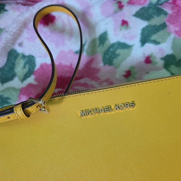 Michael Kors Jet Set Large Saffiano Leather Crossbody Bag Marrigold - Picture 4 of 6